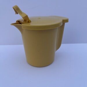 Vintage  Tupperware Harvest Gold Creamer Flip Top Clean 574-12 USA 3 1/2”